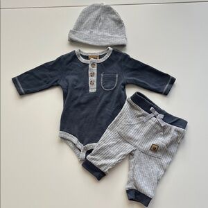 Mario Lopez 3 piece baby outfit 0-3 months